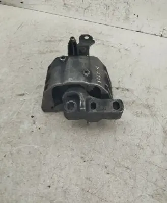Engine mount bracket