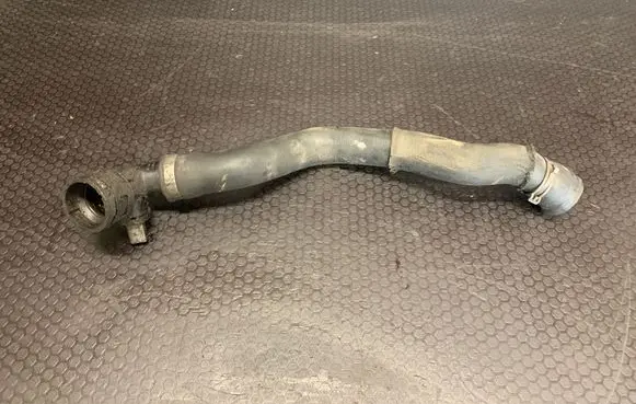 Volkswagen Touareg I Engine coolant pipe/hose 7L6122291M