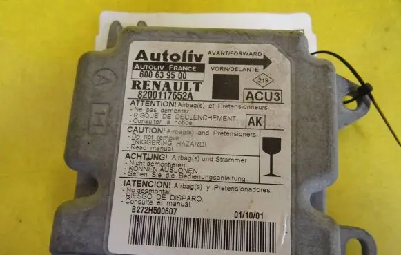 Renault Scenic I Airbag control unit/module 8200117652A 600639500