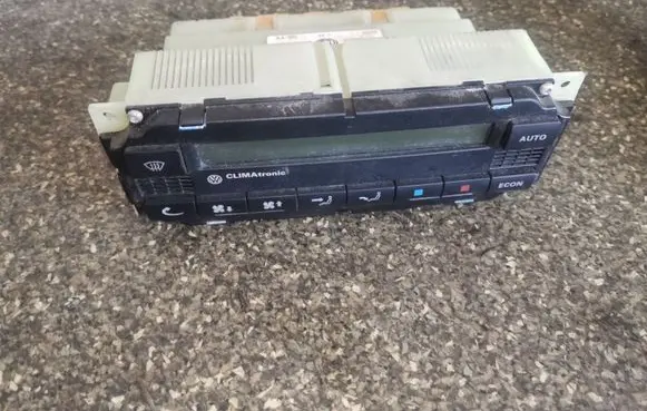 Volkswagen PASSAT B5 Climate control unit 3B1907044A