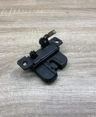 Volkswagen PASSAT B5.5 Tailgate/trunk/boot lock/catch/latch 3B9827505E