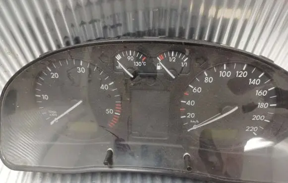 Volkswagen PASSAT B5.5 Speedometer (instrument cluster) VWZ720V0038888 3B0919881D 01029711947