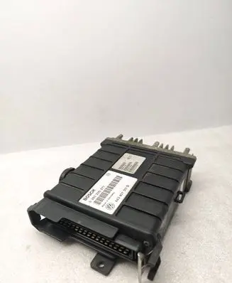 Volkswagen PASSAT B3 Engine control unit/module 443907311D 0261200271