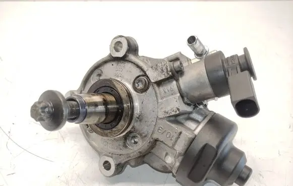 BMW 1 F20 F21 Fuel injection high pressure pump 0445010588 150418 8511626