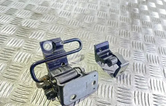 Audi A3 S3 8P Rear door hinge set 8P4833411A 8P4833401A