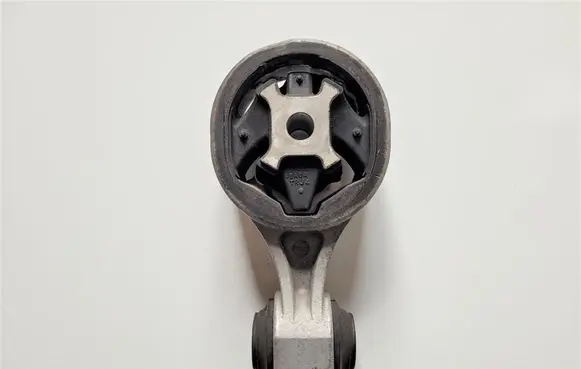 Nissan Rogue Engine mount bracket 113504BA0A