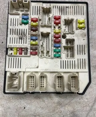 Renault Megane II Fuse module 284B68372R 519339501