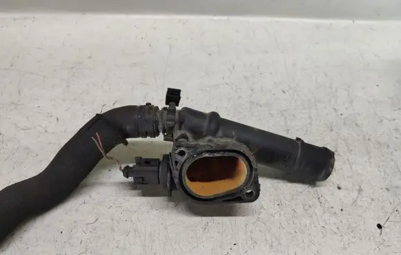 Volkswagen PASSAT B6 Engine coolant pipe/hose