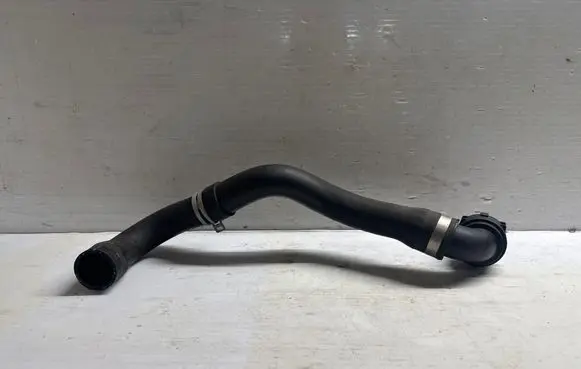 Volvo XC40 Engine coolant pipe/hose 32222082