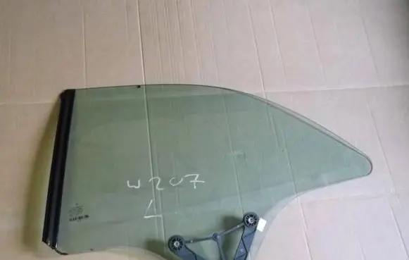 Mercedes-Benz E C207 W207 Side middle window/glass 