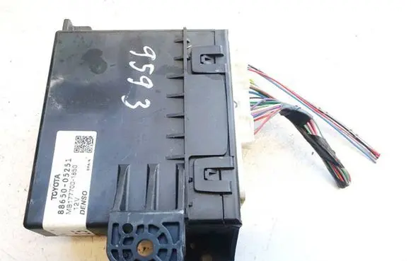 Toyota Avensis T270 Other control units/modules 8865005251