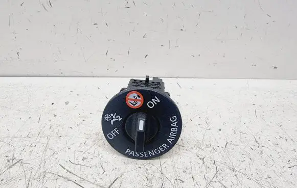 Passenger airbag on/off switch