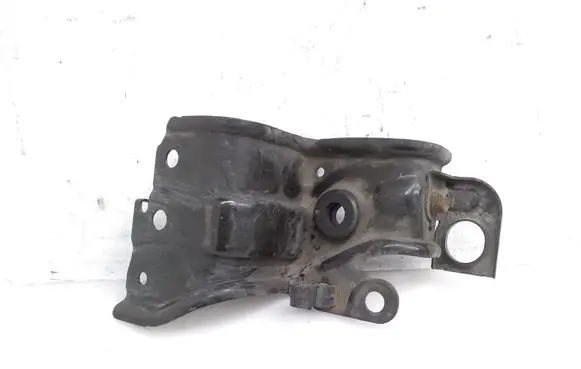 Honda CR-V Radiator mount bracket 