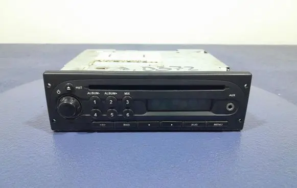 Dacia Logan I Radio/CD/DVD/GPS head unit 281112231R