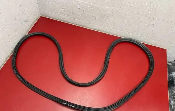 BMW X1 U11 Trunk rubber seal (body) 9450458