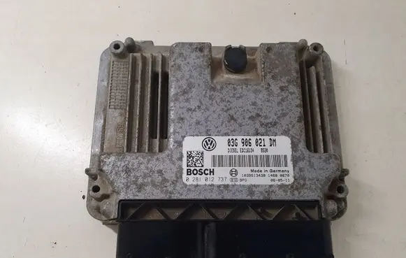 Volkswagen Touran I Engine control unit/module 03G906021DM