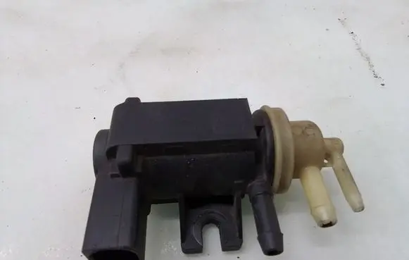 Audi A4 S4 B5 8D Turbo solenoid valve 1J0906627