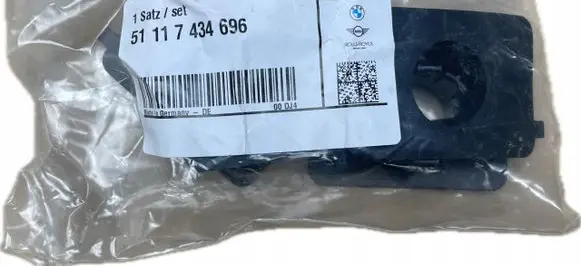 BMW 1 F20 F21 Front bumper mounting bracket 7434696