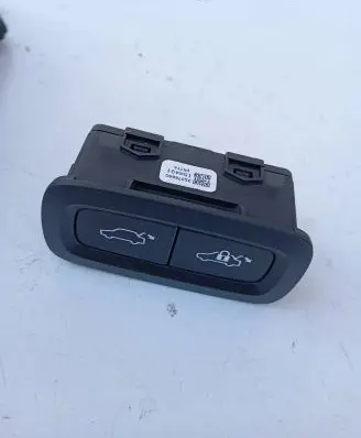 Volvo XC90 Tailgate/boot open switch button 31376890