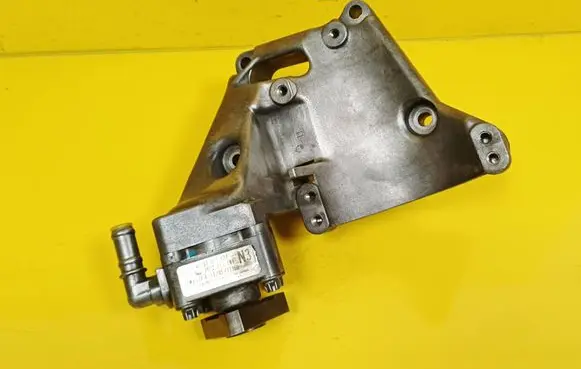 Opel Omega B2 Power steering pump 90573827 7612955107