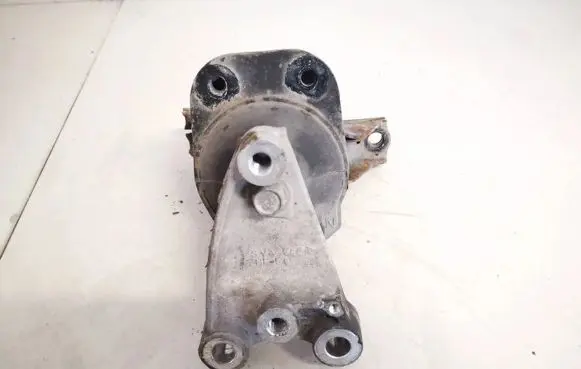 Honda Civic Engine mount bracket
