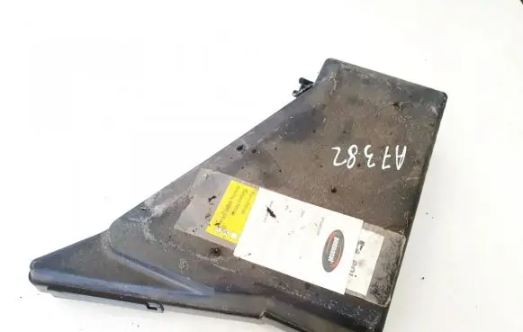 Subaru Legacy Fuse box cover mb502106b