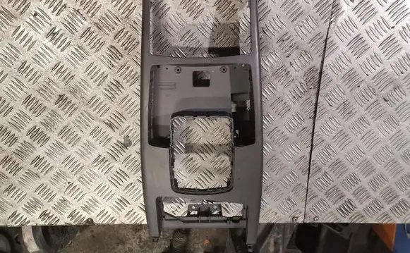 Audi A6 S6 C6 4F Center console P0103820