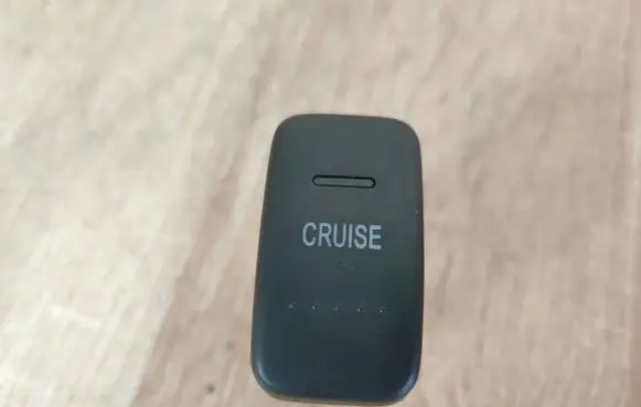 Honda CR-V Cruise control switch M19620