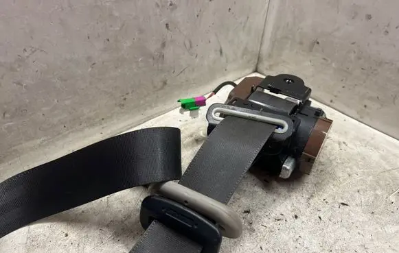 Opel Antara Front seatbelt 014266
