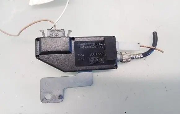 Mercedes-Benz ML W163 Aerial antenna amplifier 1638200089