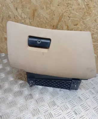 BMW 5 E39 Glove box