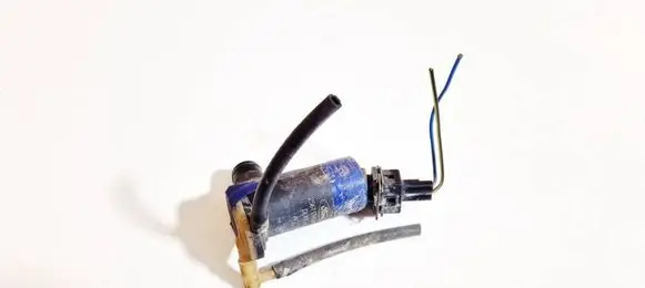 Mazda 2 Windscreen/windshield washer pump 2s6t17k624ba