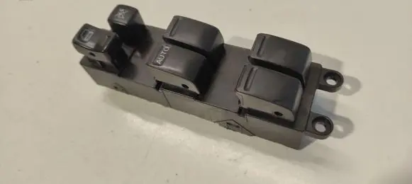 Nissan X-Trail T30 Electric window control switch