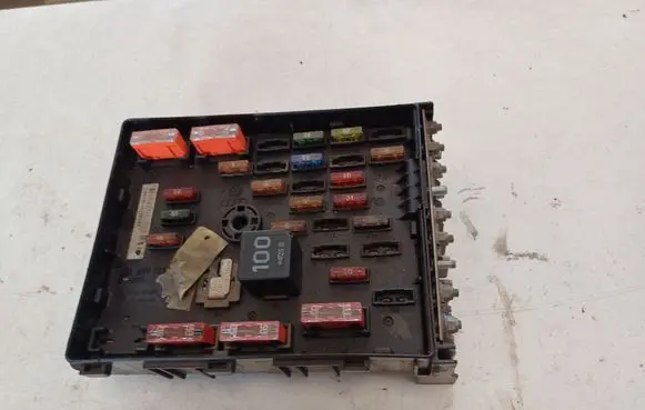 Volkswagen PASSAT B6 Fuse module 3C0937125