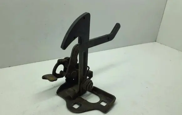 Skoda Octavia Mk2 (1Z) Engine bonnet/hood lock/latch loop/hook 1z0823480e