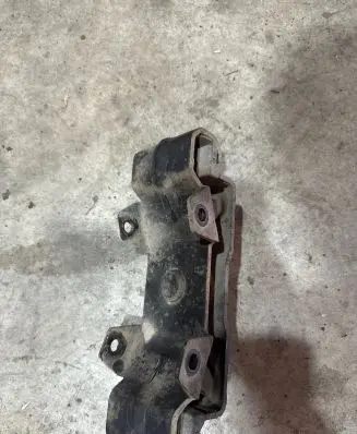 Mitsubishi L200 Gearbox mount MR992717