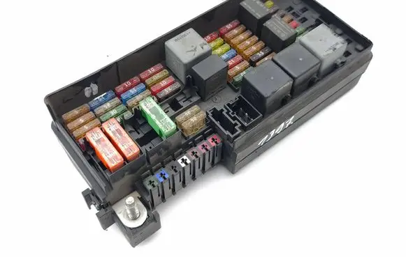 Mercedes-Benz ML W164 Fuse module A1645400272
