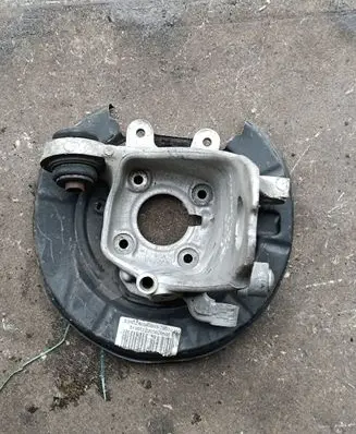 Rear wheel hub spindle/knuckle