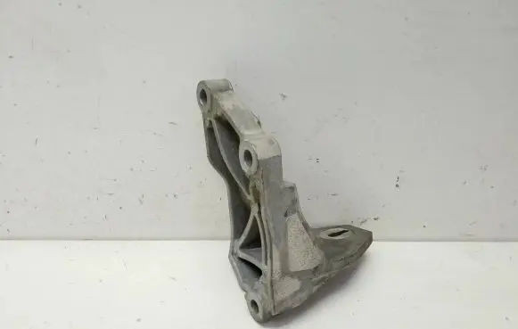 Nissan Leaf I (ZE0) Engine mounting bracket