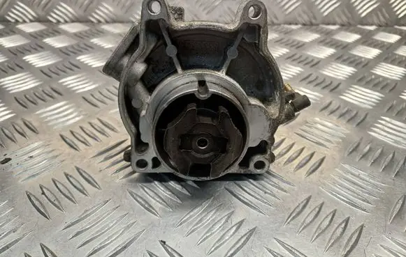 Opel Combo D Vacuum pump 55221325