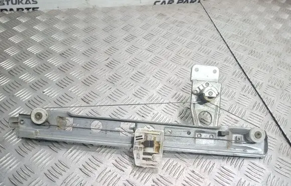 Rear door manual window regulator