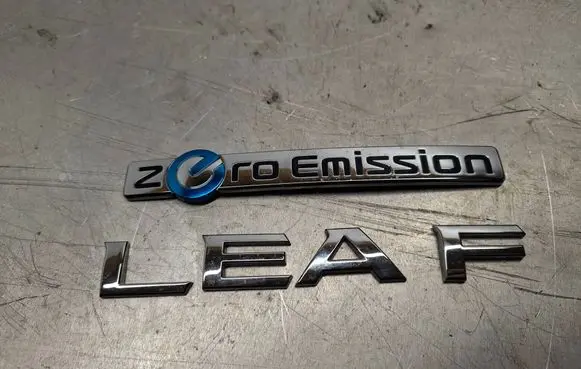 Nissan Leaf I (ZE0) Manufacturers badge/model letters 