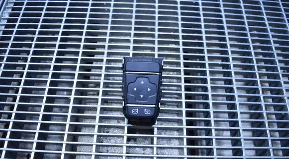 Renault Clio IV Wing mirror switch 255700068R