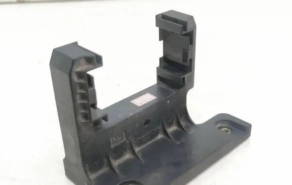 Radiator mount bracket
