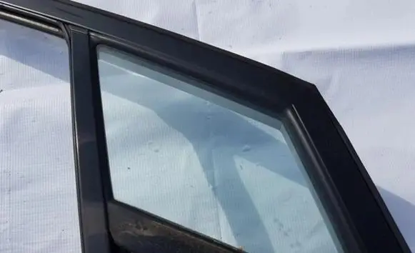 Mazda 5 Front door vent window glass four-door 