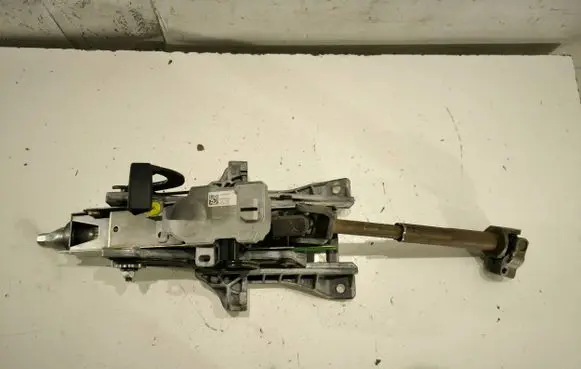 Volvo V50 Steering wheel axle P30776153 T06086AF2