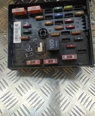 Volkswagen PASSAT B6 Fuse box set 3C0937125