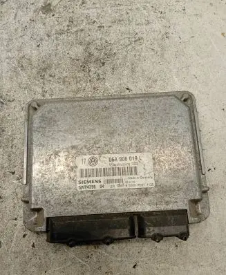 Volkswagen Golf IV Engine control unit/module 06A906019L 5WP439604