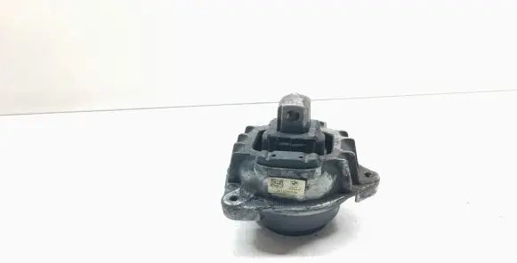 BMW 5 GT F07 Engine mount bracket 6777371 22116777371