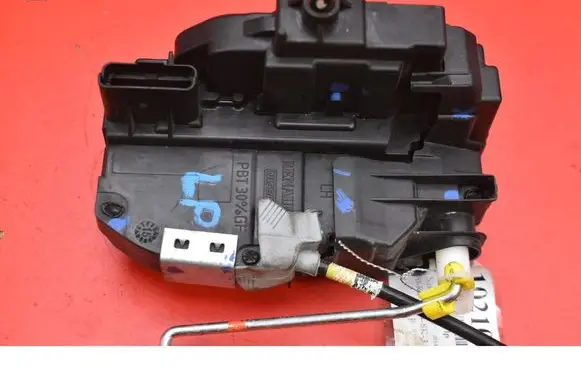Nissan Pulsar Front door lock